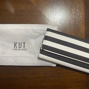 Kut from the kloth woman’s wallet